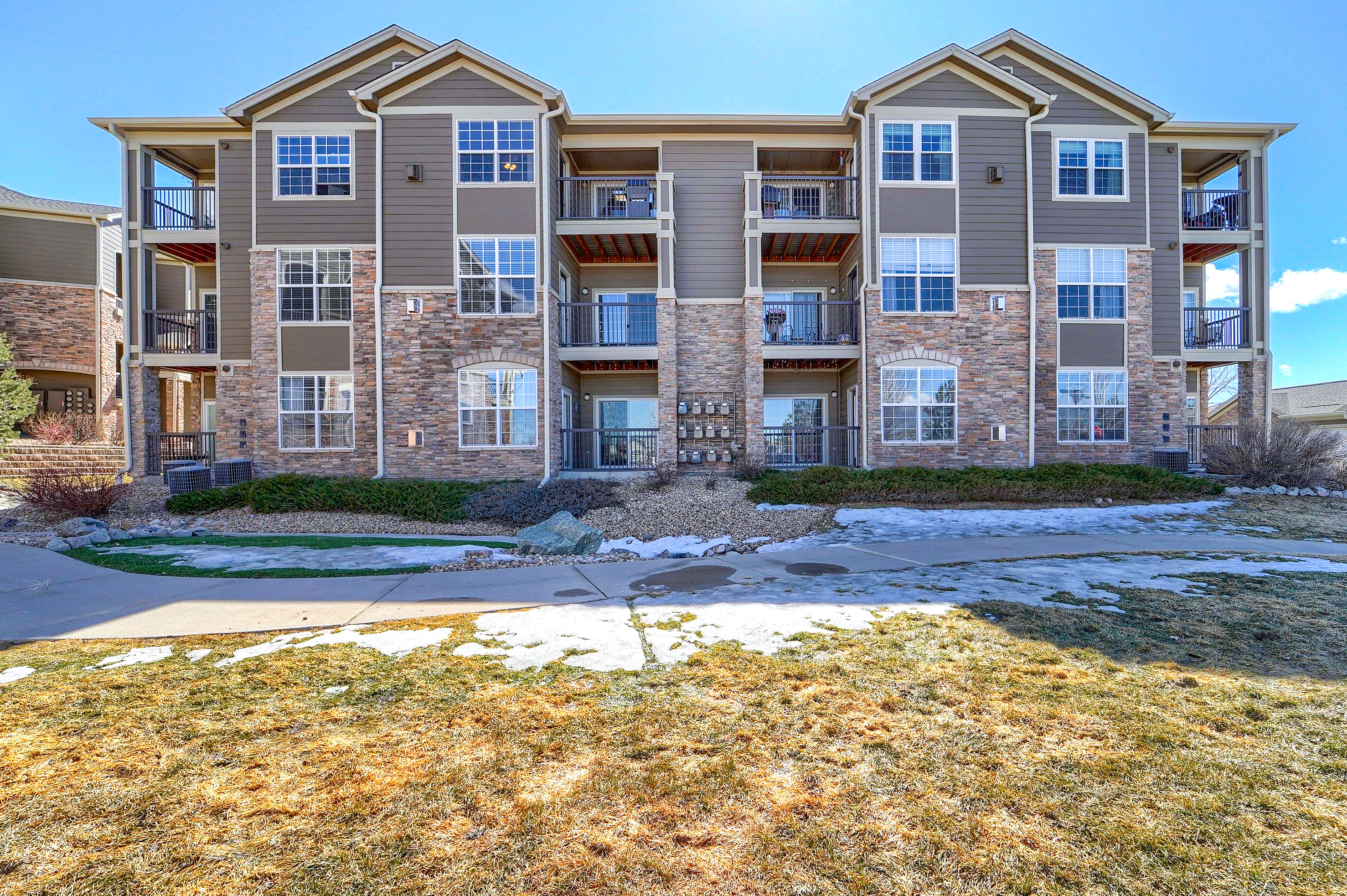 2855 Blue sky Circle - 3-202